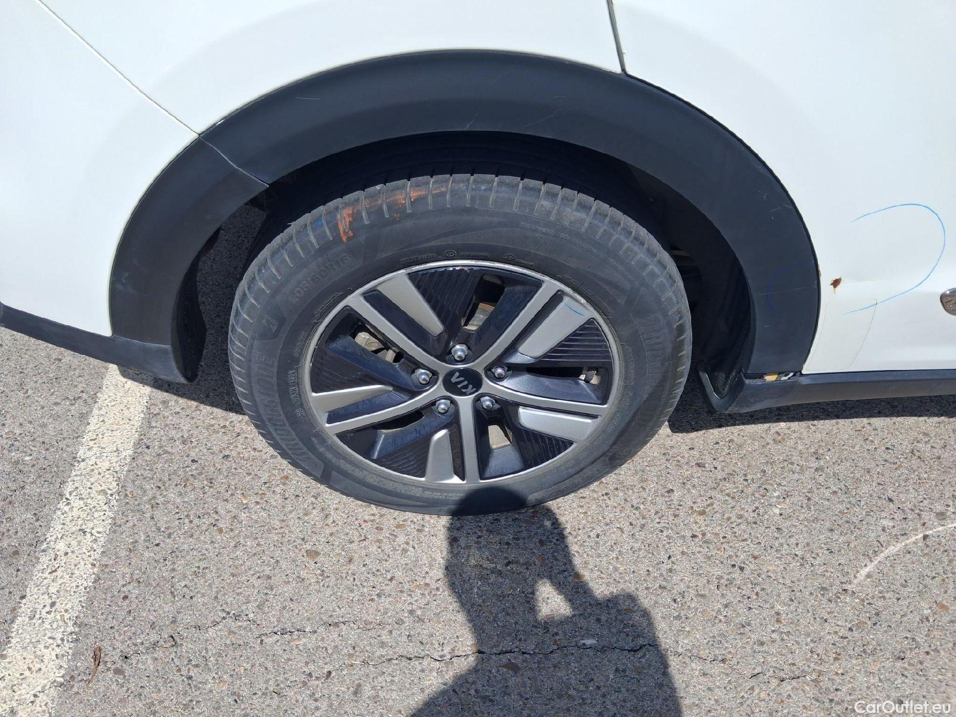  KIA  Niro KIA  / 2019 / 5P / crossover 1.6 GDi PHEV 104kW (141CV) Drive #39