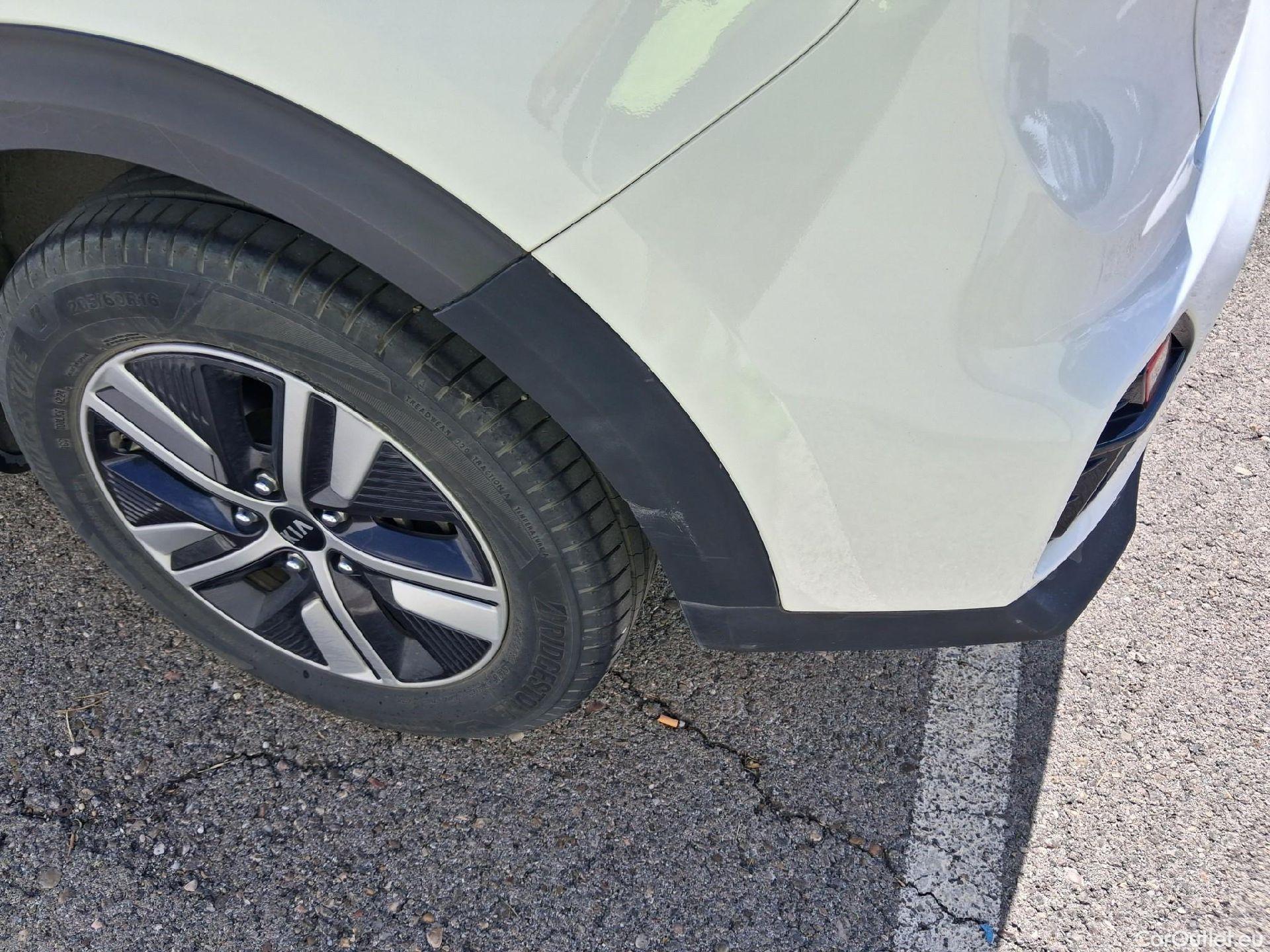  KIA  Niro KIA  / 2019 / 5P / crossover 1.6 GDi PHEV 104kW (141CV) Drive #24