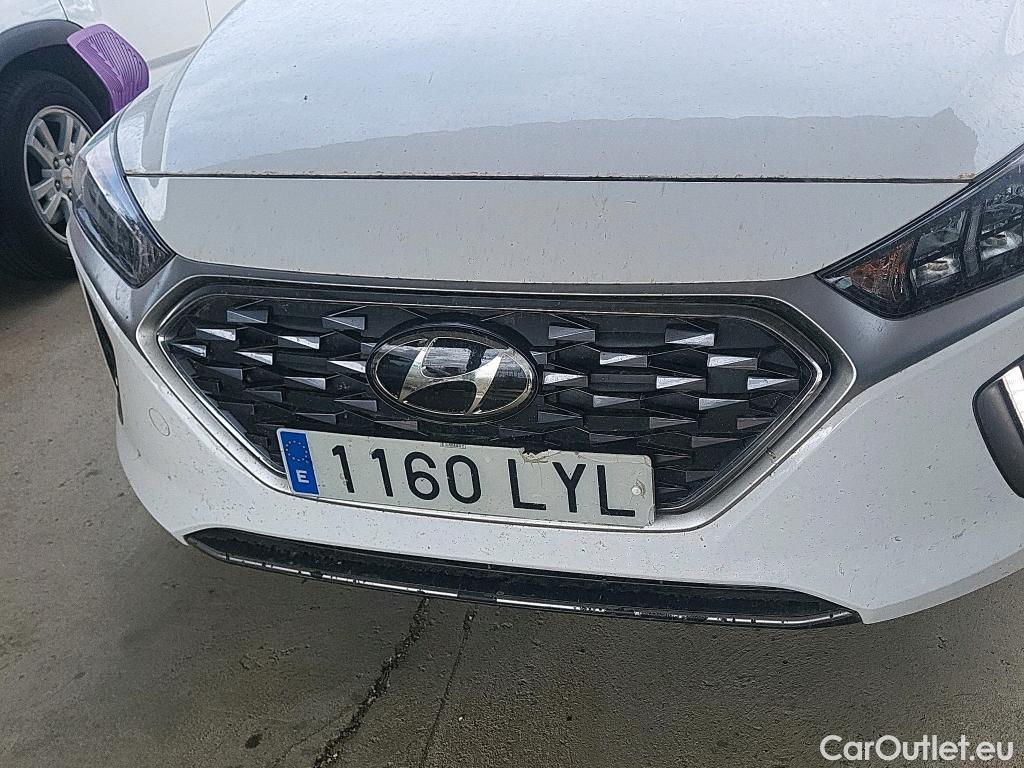  Hyundai   Ioniq HYUNDAI / 2019 / 5P / berlina con portón 1.6 GDI HEV Tecno DCT #3