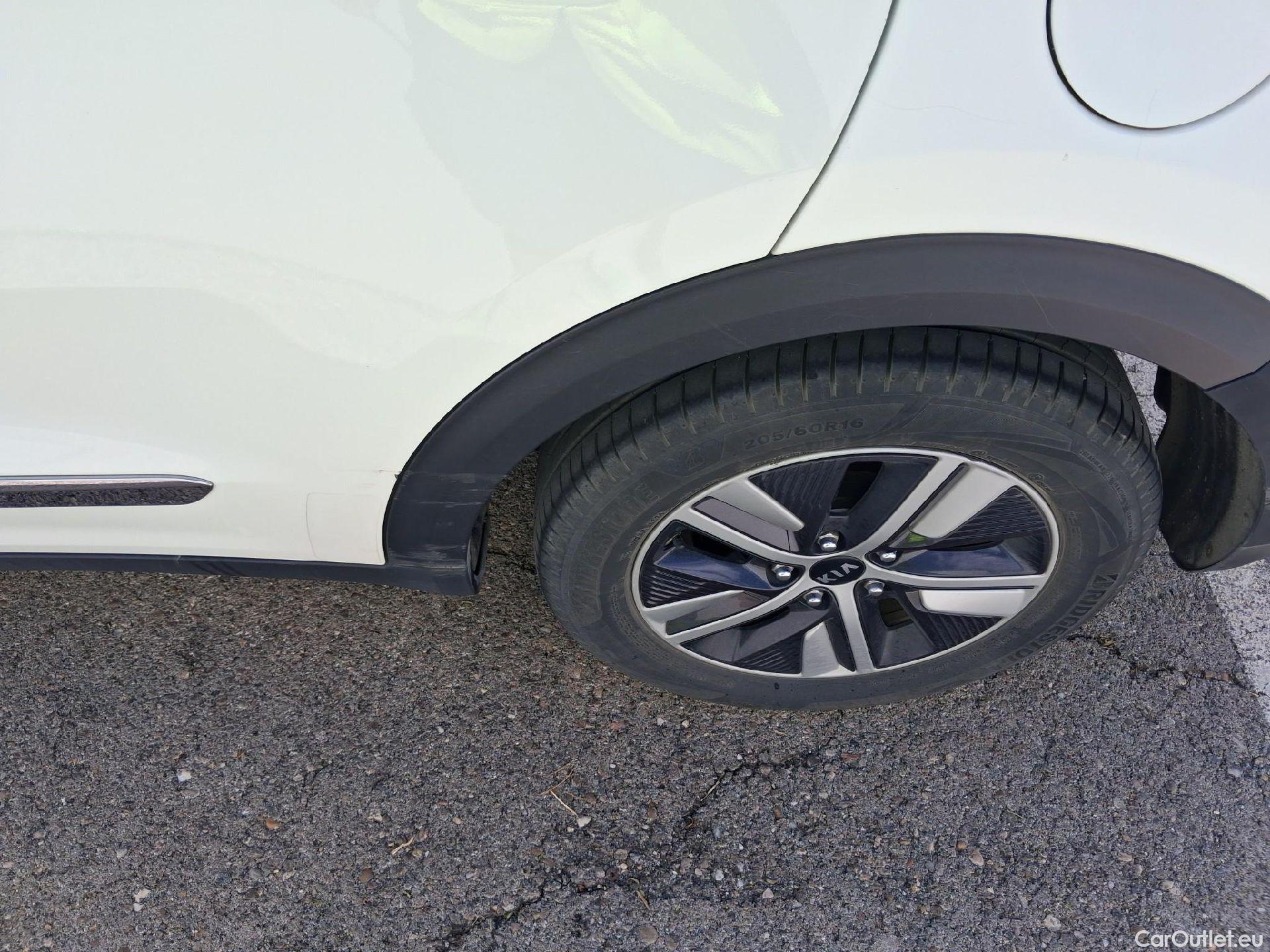  KIA  Niro KIA  / 2019 / 5P / crossover 1.6 GDi PHEV 104kW (141CV) Drive #22