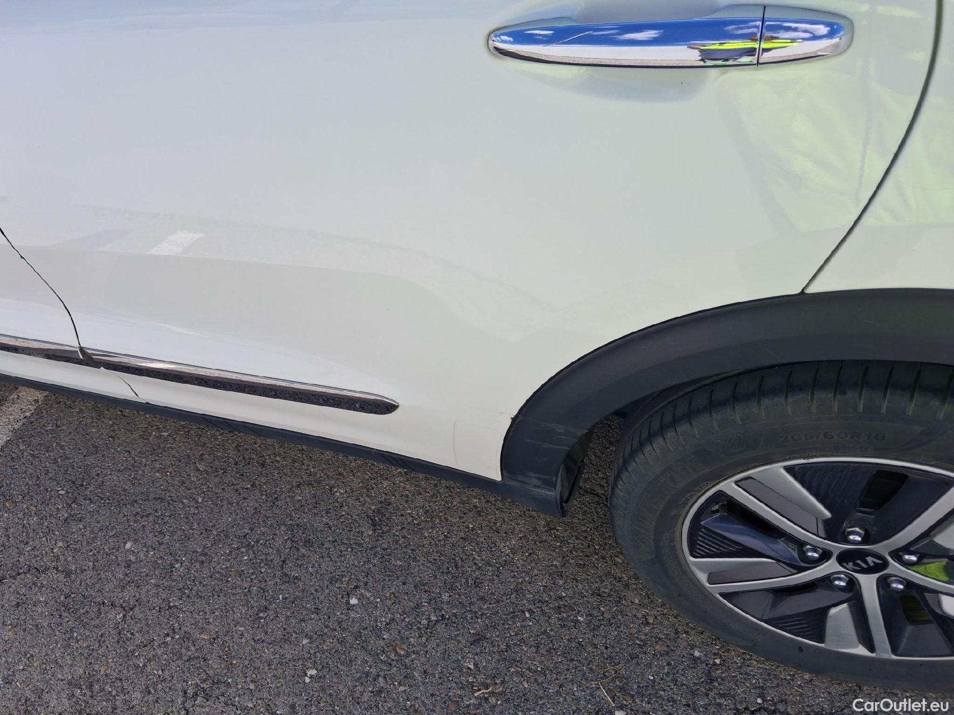  KIA  Niro KIA  / 2019 / 5P / crossover 1.6 GDi PHEV 104kW (141CV) Drive #18