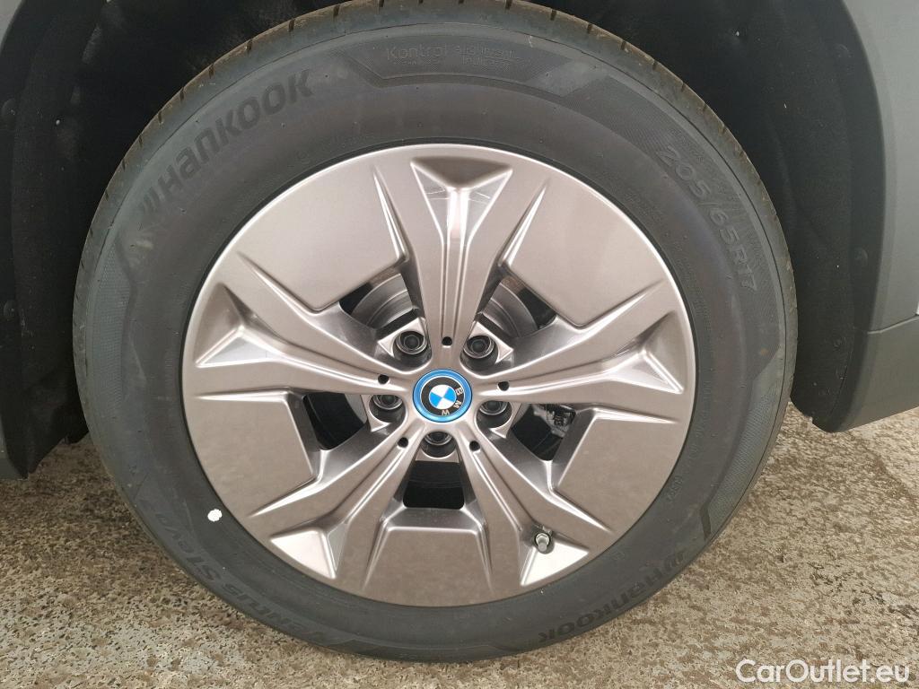  Bmw  iX 1 BMW iX1 / 2022 / 5P / SUV eDrive20 #3
