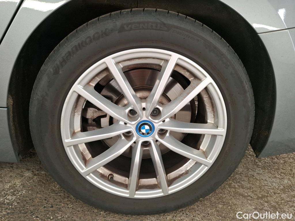  Bmw  Serie 3 BMW Série 3 Touring / 2022 / 5P / Break 320e 204ch BVA8 Hybride #9