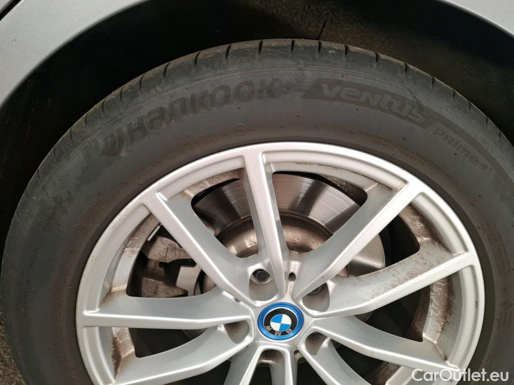  Bmw  Serie 3 BMW Série 3 Touring / 2022 / 5P / Break 320e 204ch BVA8 Hybride #10