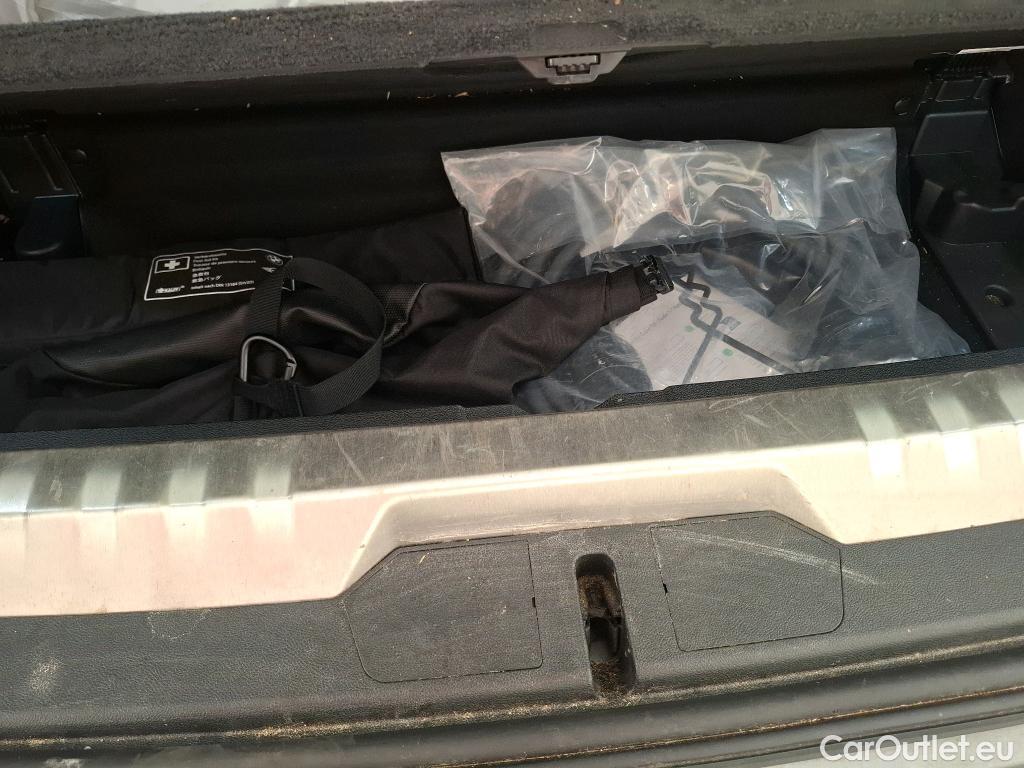 Bmw  Serie 3 BMW Série 3 Touring / 2022 / 5P / Break 320e 204ch BVA8 Hybride #12