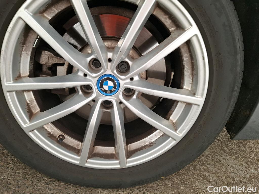  Bmw  Serie 3 BMW Série 3 Touring / 2022 / 5P / Break 320e 204ch BVA8 Hybride #11