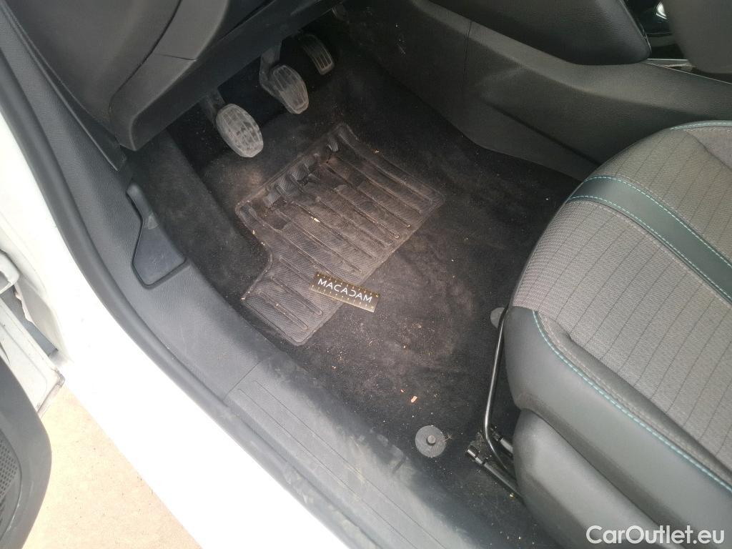  Peugeot  208  Allure Business 1.2 PureTech 100CV BVM6 E6d #1