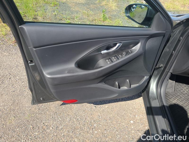  Hyundai  i30  Fastback (2018 ->)  FB 1.5TGDI 118 Smart AT #12