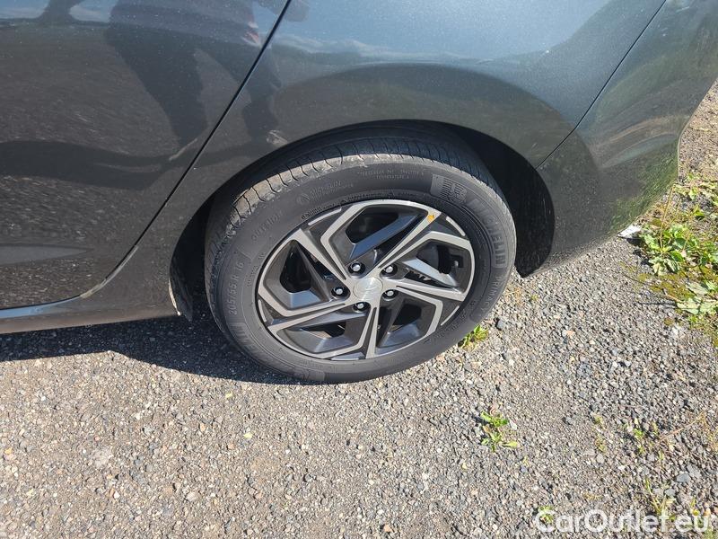  Hyundai  i30  Fastback (2018 ->)  FB 1.5TGDI 118 Smart AT #13
