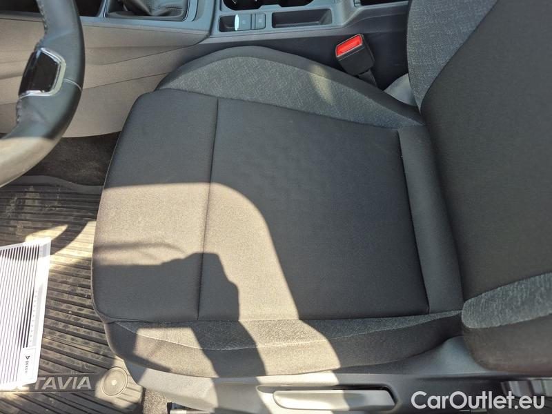  Skoda  Octavia  Combi (NX3)(2020) Oct.Combi 1.5TSI 110 Active #8