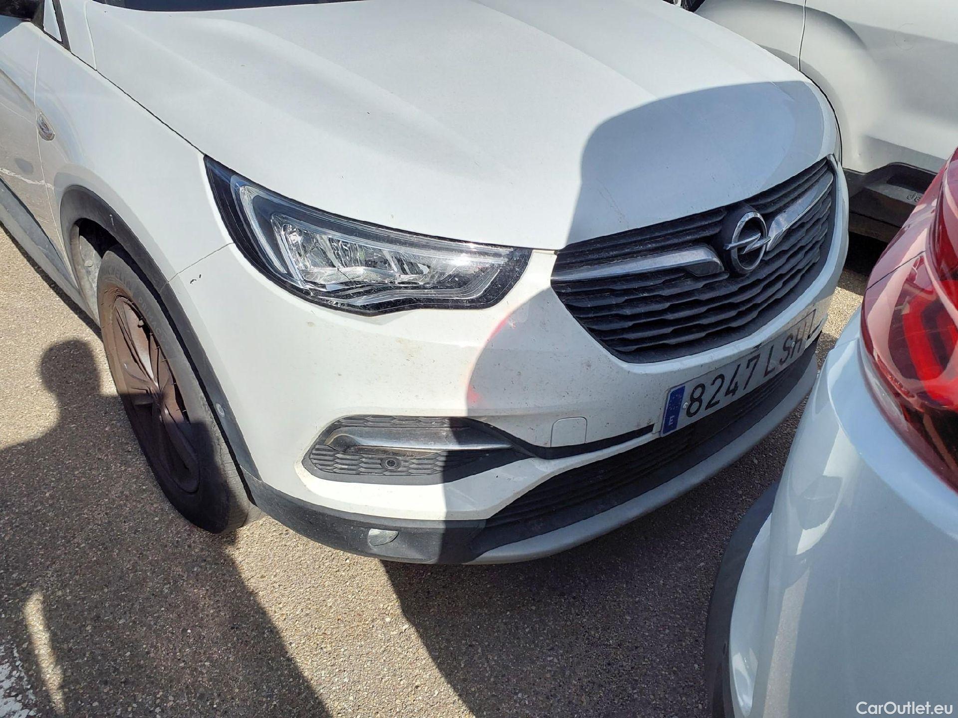  Opel   Grandland X OPEL / 2017 / 5P / todoterreno 1.2 Turbo Design Line #44