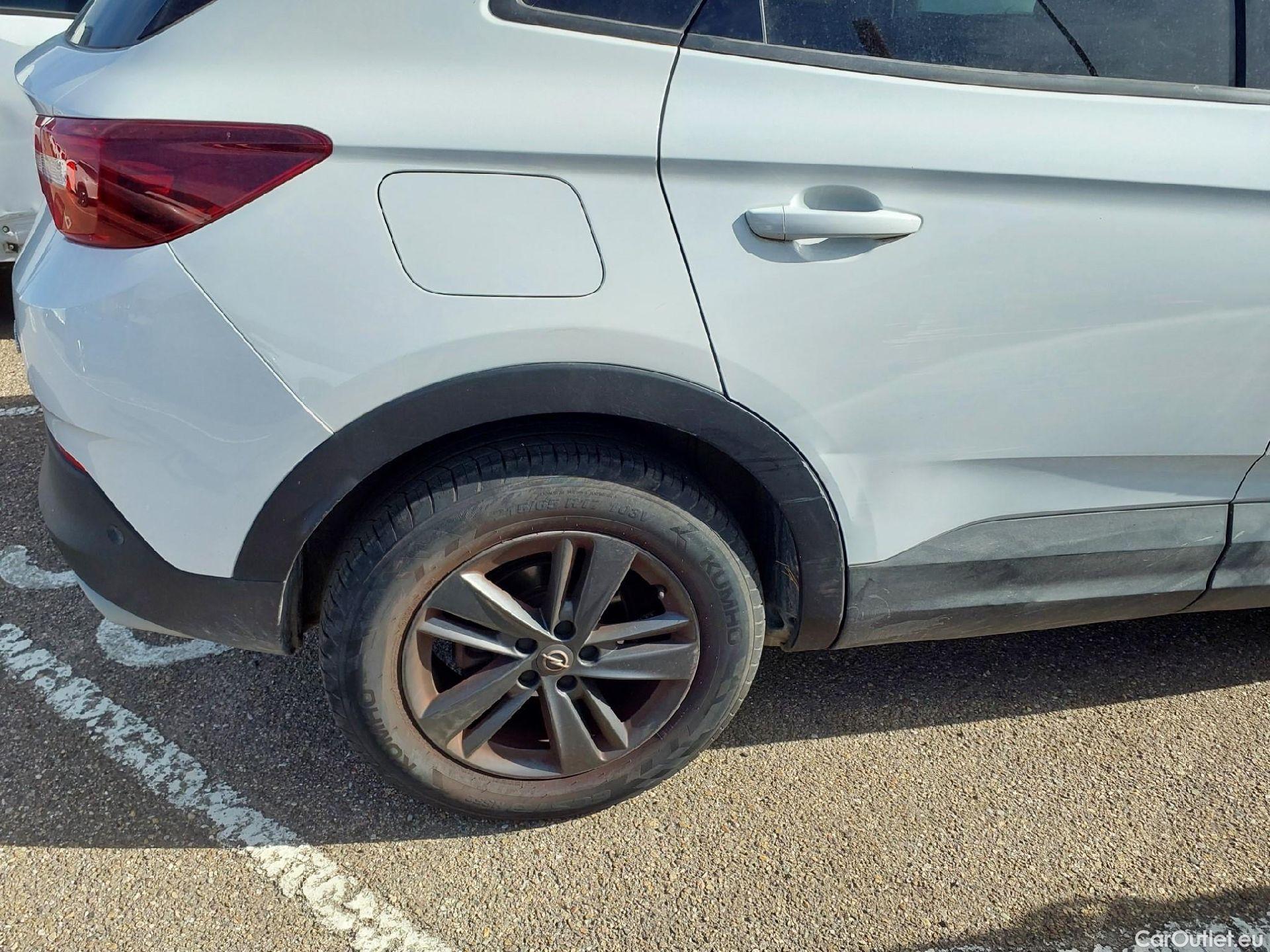  Opel   Grandland X OPEL / 2017 / 5P / todoterreno 1.2 Turbo Design Line #37