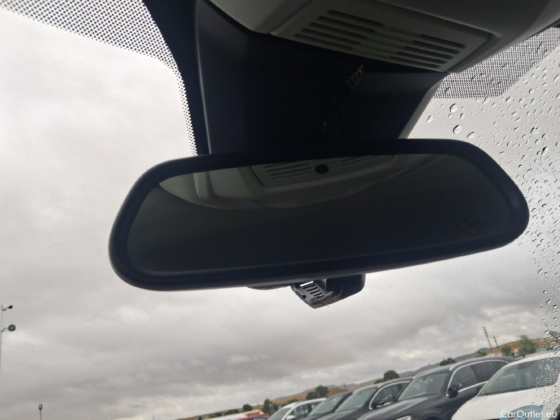  Peugeot  3008 PEUGEOT  / 2016 / 5P / todoterreno 1.5 BlueHDi 96kW (130CV) S&S Allure #4
