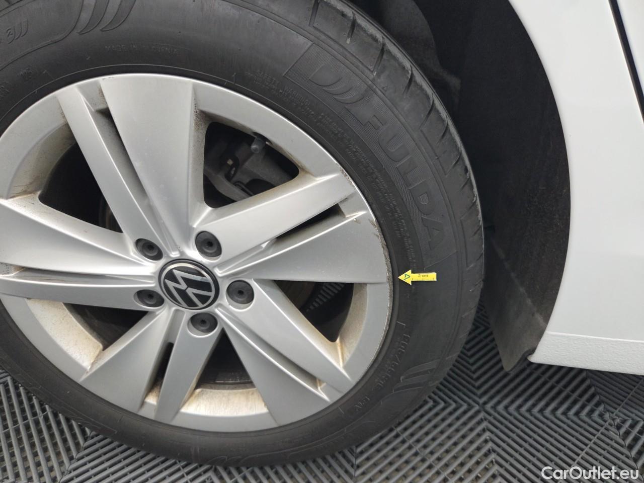  Volkswagen  Golf  Life 2.0 TDI DSG #17