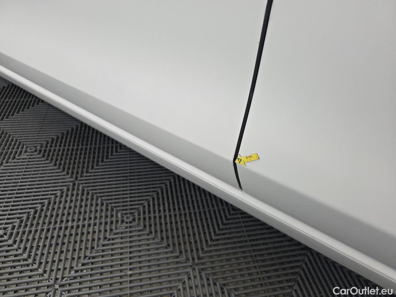  Volkswagen  Golf  Life 2.0 TDI DSG #1