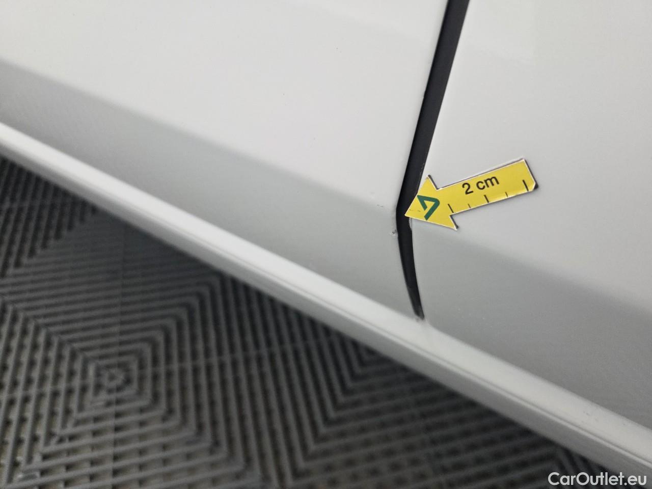  Volkswagen  Golf  Life 2.0 TDI DSG #2