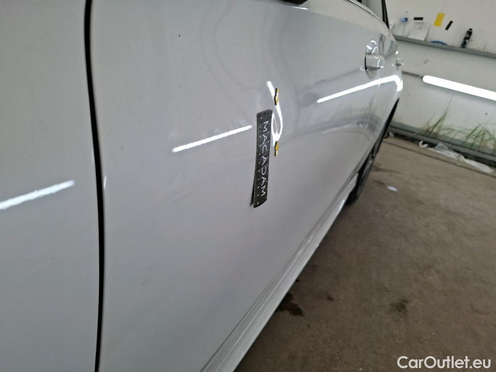  Mercedes  A-Klasse MERCEDES-BENZ Classe A Berline / 2018 / 4P / Berline A 250 e AMG Line 8G-DCT #37