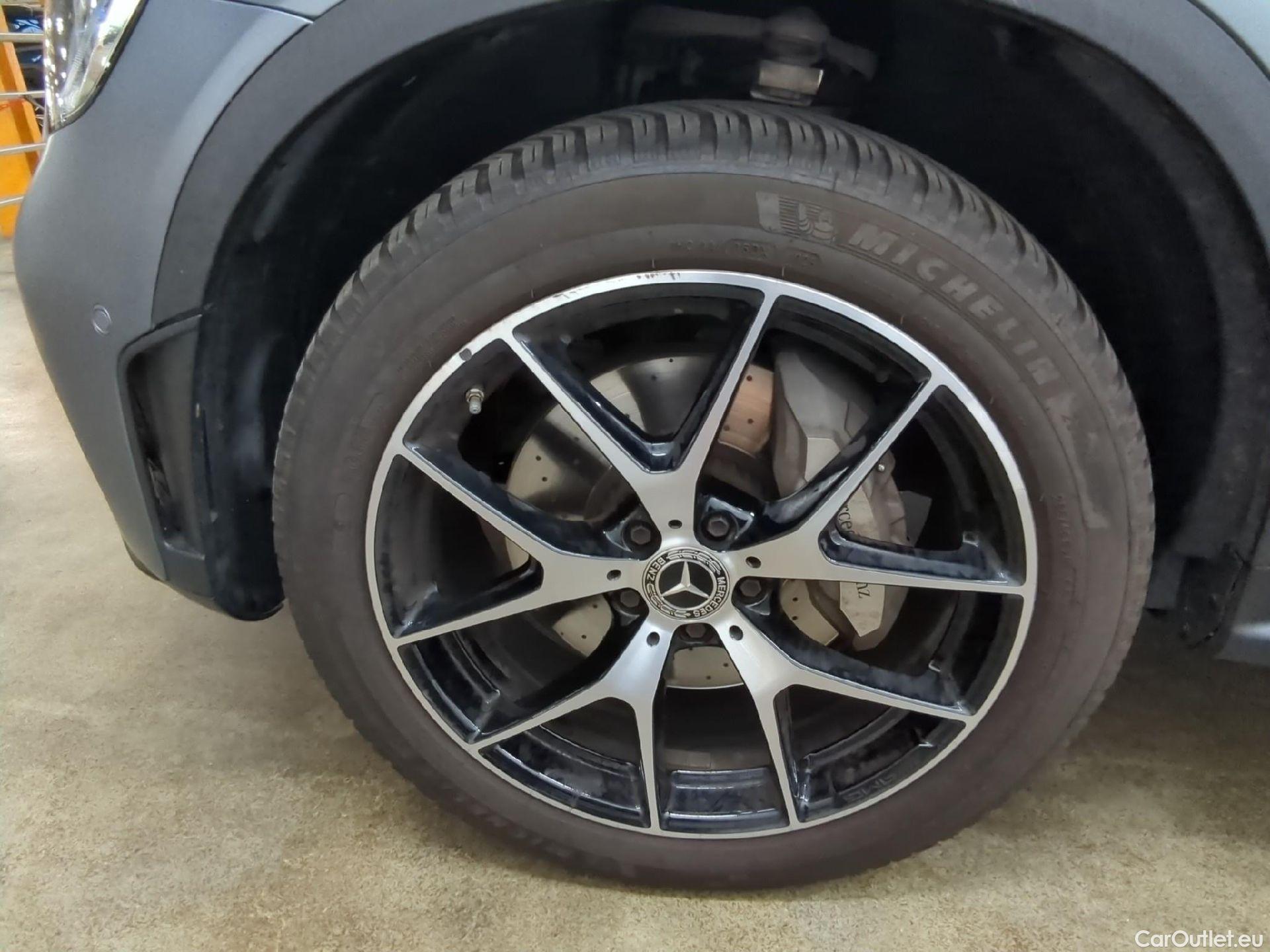  Mercedes  G-Klasee MERCEDES-BENZ GLC / 2019 / 5P / SUV GLC 300 de AMG Line 4Matic #2