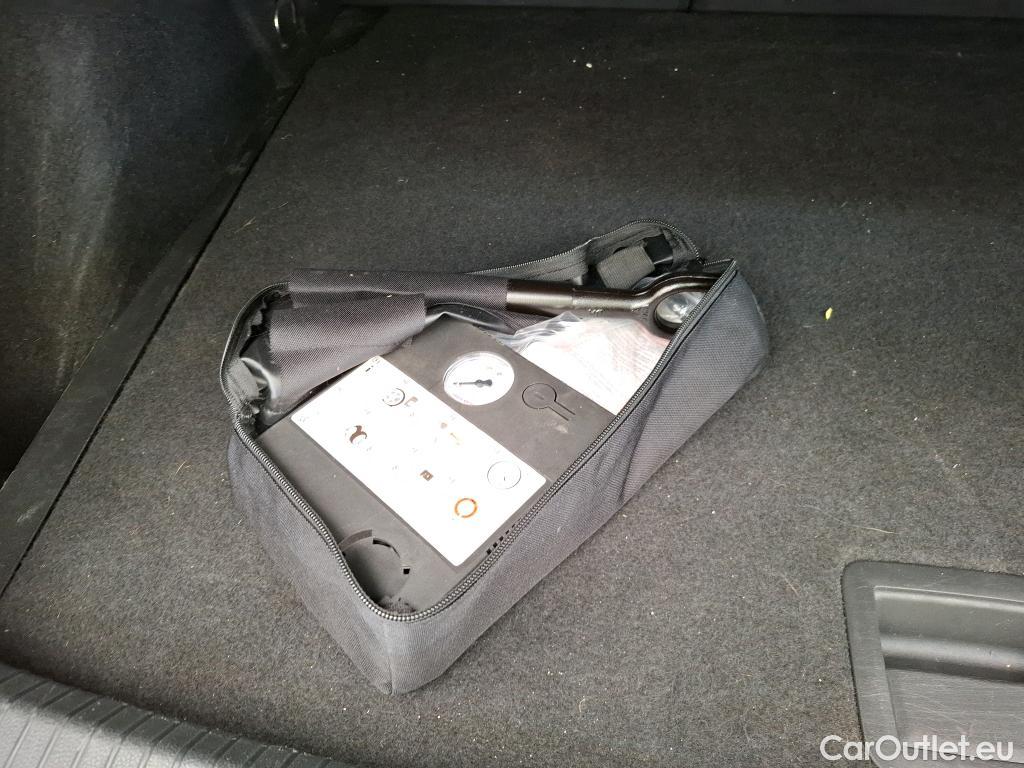  Volkswagen  Golf  VOLKSWAGEN / 2020 / 5P / Berline 2.0 TDI SCR 115 BVM6 #16