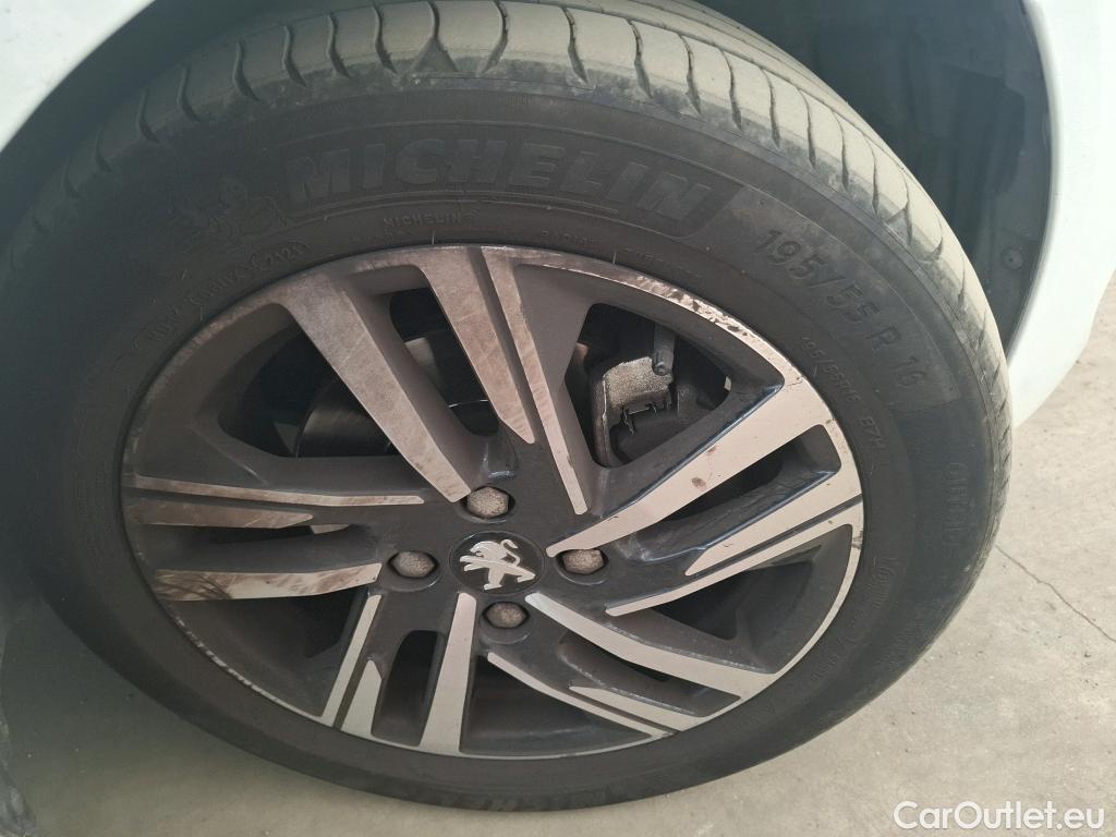  Peugeot  208  Allure Business 1.2 PureTech 100CV BVM6 E6d #14