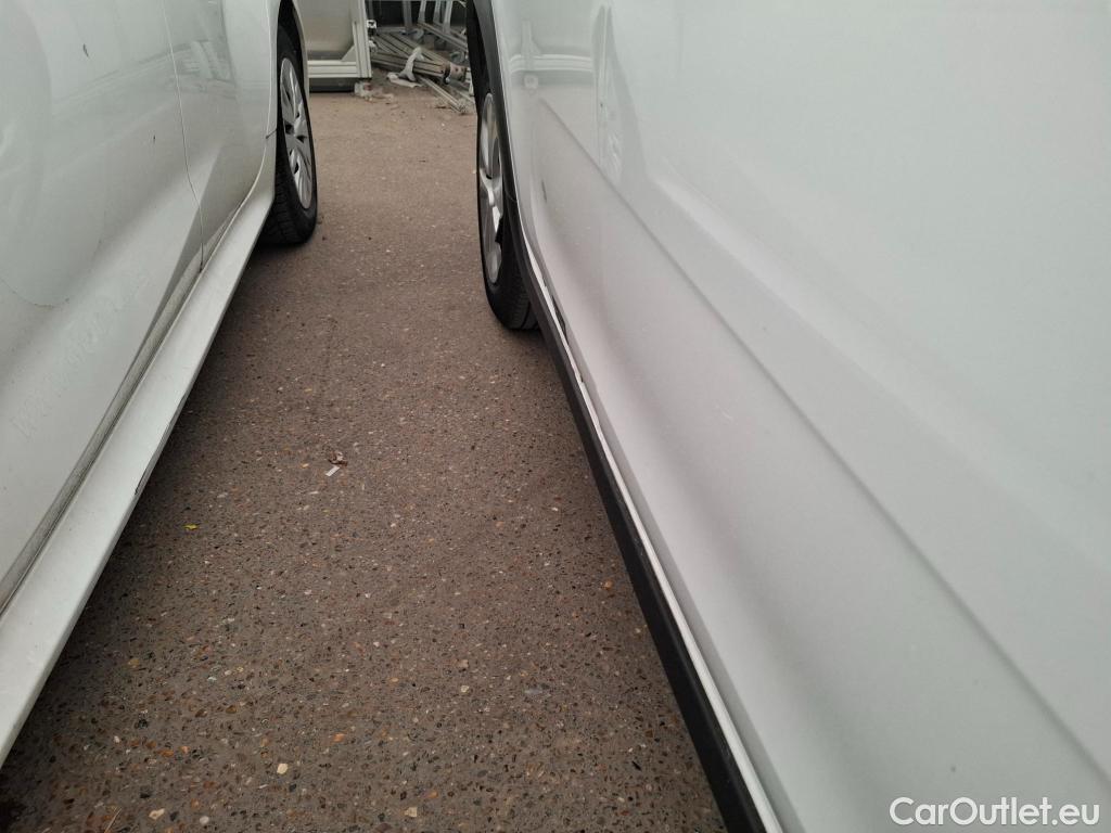  Citroen  C3 CITROEN  / 2016 / 5P / Berline PureTech 110 S&S BVM6 Feel #46