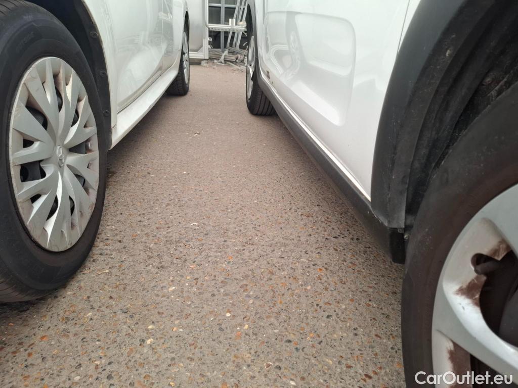  Citroen  C3 CITROEN  / 2016 / 5P / Berline PureTech 110 S&S BVM6 Feel #47