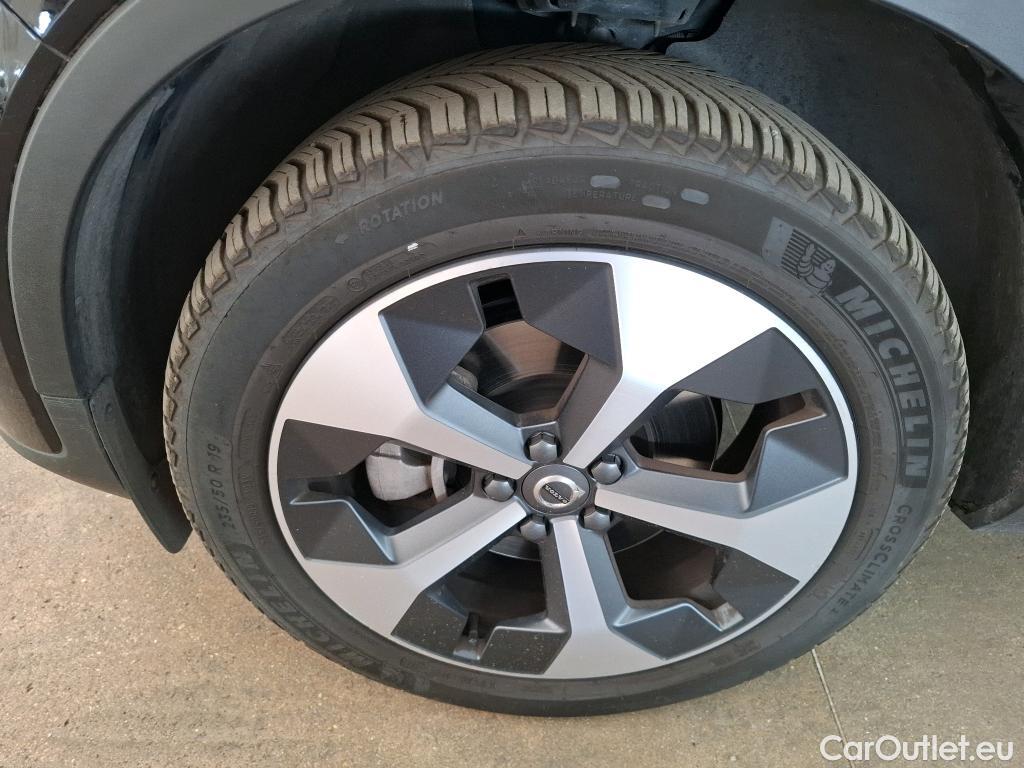  Volvo  XC 40 VOLVO XC40 2022 5P SUV B3 163 DCT 7 Ultimate #41