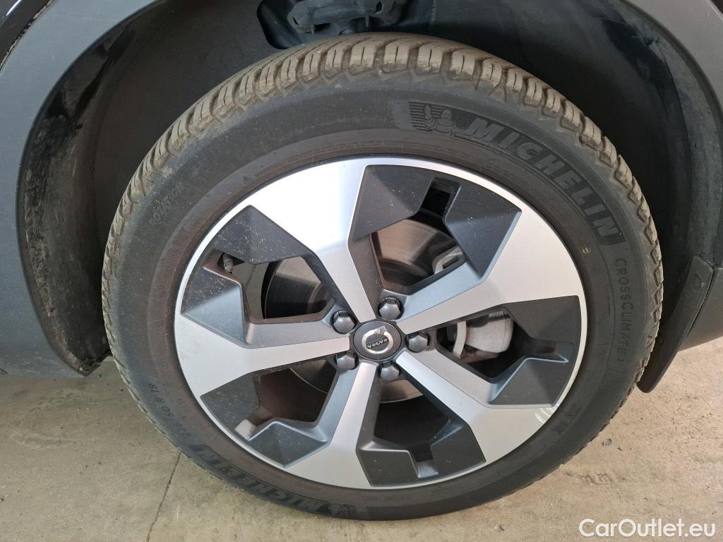  Volvo  XC 40 VOLVO XC40 2022 5P SUV B3 163 DCT 7 Ultimate #25