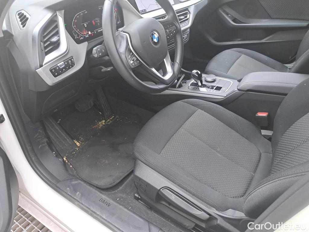  Bmw  Serie 1 BMW  / 2019 / 5P / berlina con portón 118i Corporate Auto. #17