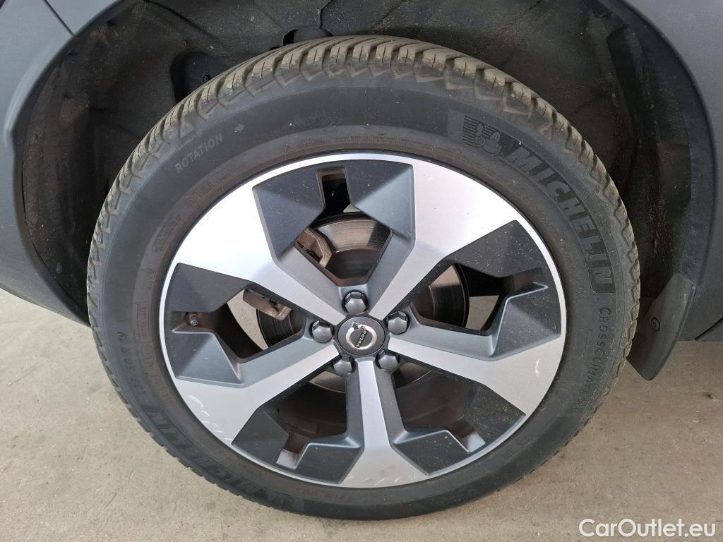  Volvo  XC 40 VOLVO XC40 2022 5P SUV B3 163 DCT 7 Ultimate #14