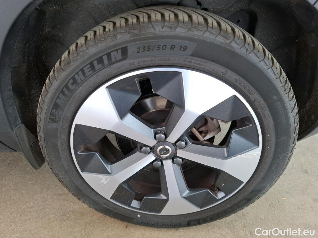  Volvo  XC 40 VOLVO XC40 2022 5P SUV B3 163 DCT 7 Ultimate #8
