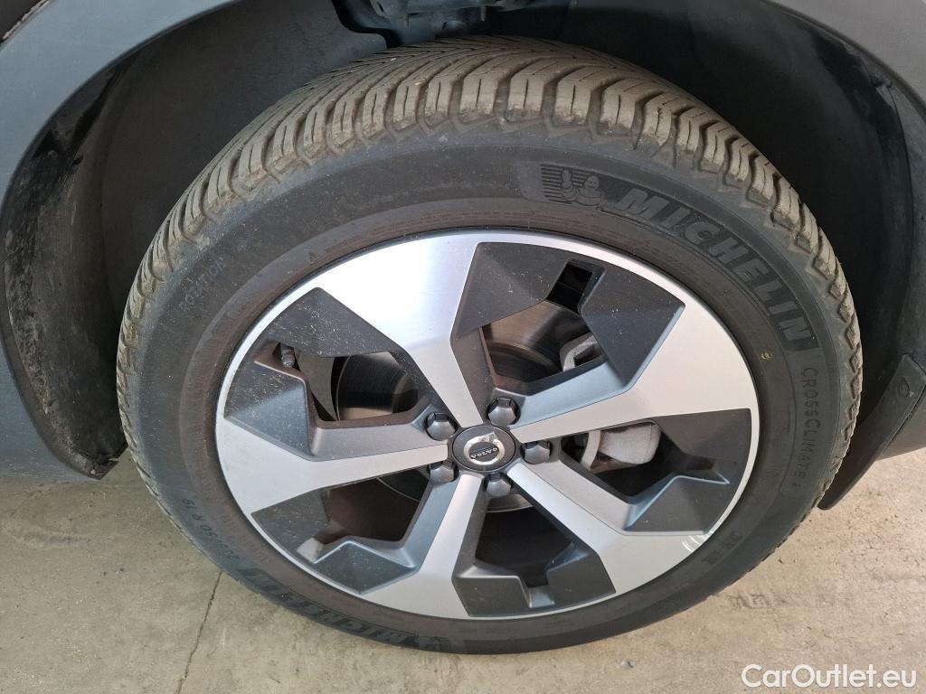  Volvo  XC 40 VOLVO XC40 2022 5P SUV B3 163 DCT 7 Ultimate #24
