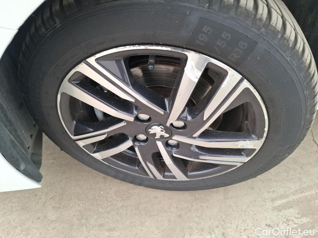  Peugeot  208  Allure Business 1.2 PureTech 100CV BVM6 E6d #1
