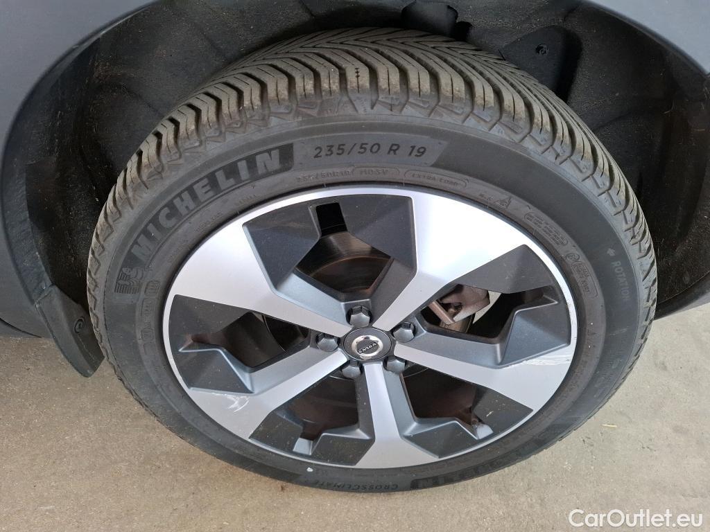  Volvo  XC 40 VOLVO XC40 2022 5P SUV B3 163 DCT 7 Ultimate #7