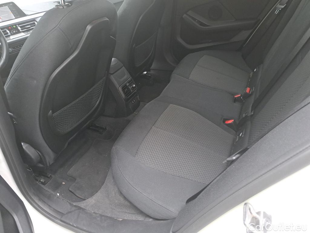  Bmw  Serie 1 BMW  / 2019 / 5P / berlina con portón 118i Corporate Auto. #16