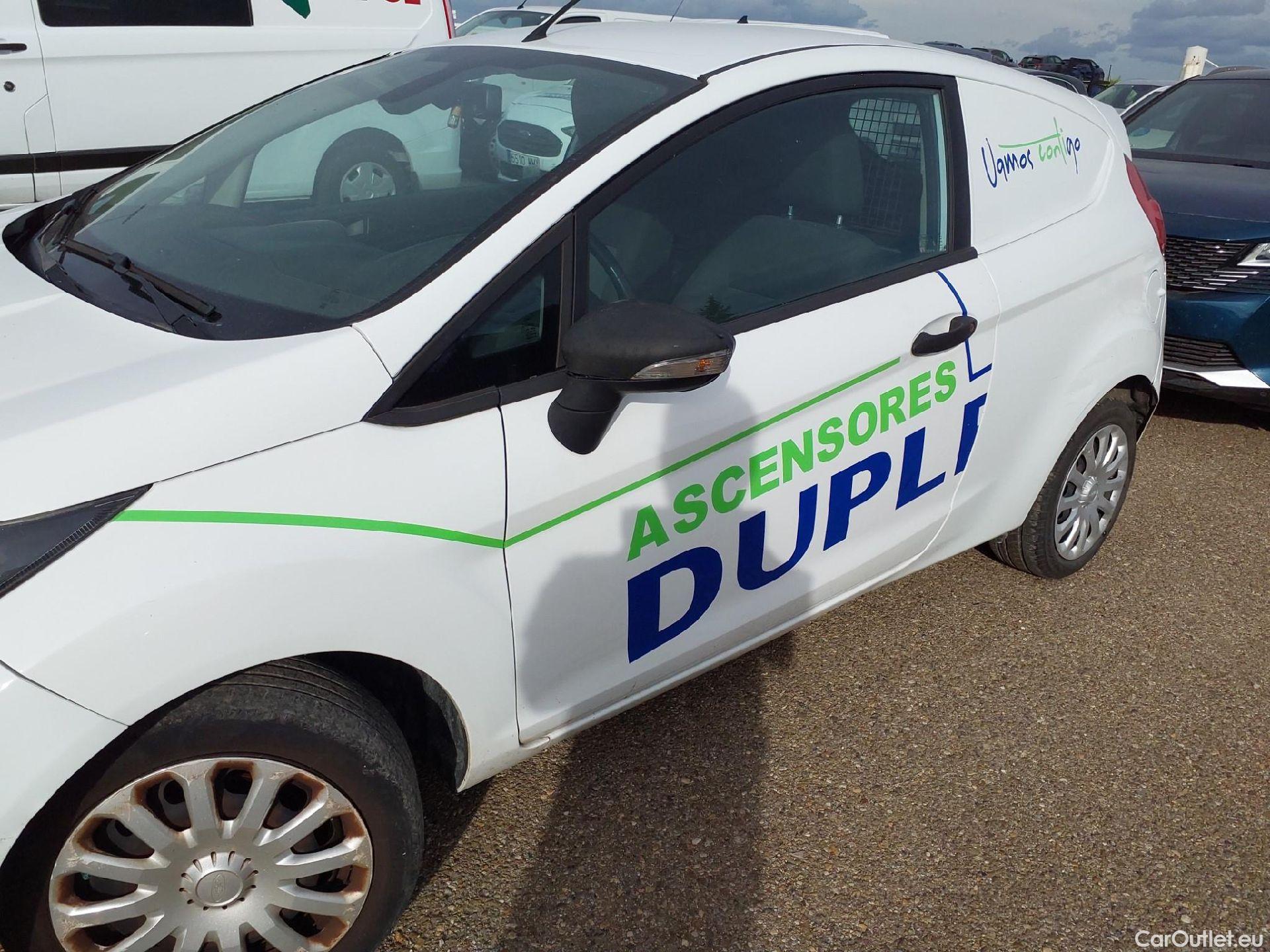  Ford  Fiesta FORD  Van / 2012 / 3P / berlina comercial 1.5 TDCi 55kW (75CV) #2