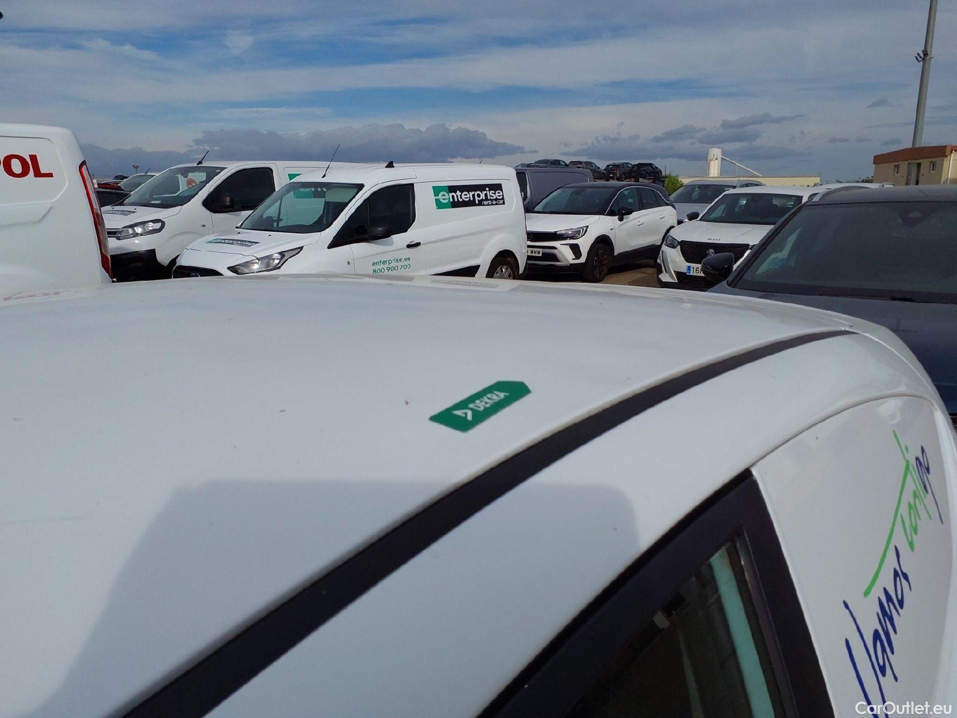  Ford  Fiesta FORD  Van / 2012 / 3P / berlina comercial 1.5 TDCi 55kW (75CV) #24