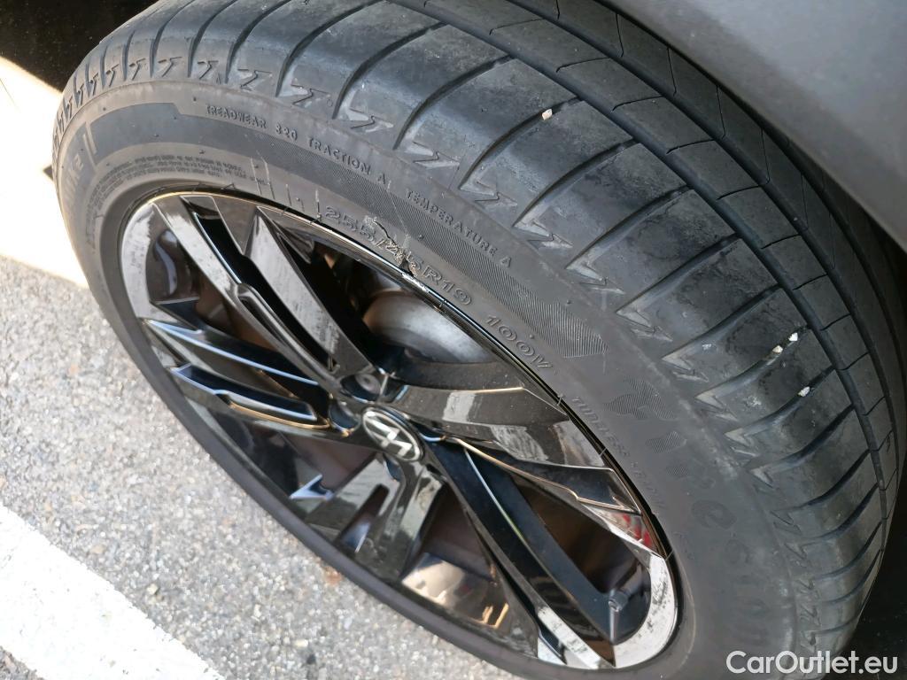  Volkswagen  Tiguan VOLKSWAGEN  / 2020 / 5P / todoterreno R-Line 2.0 TDI 110kW (150CV) DSG #55