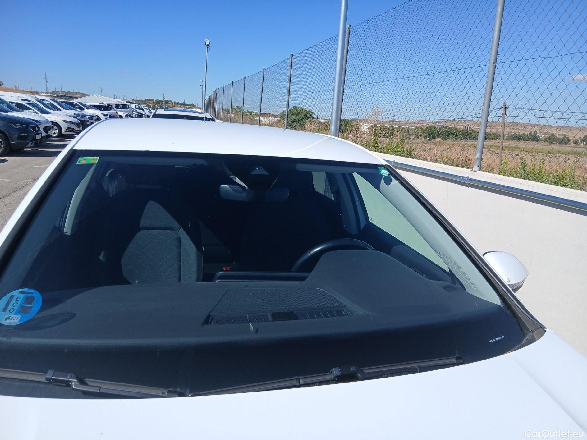  Volkswagen  Golf  VOLKSWAGEN / 2020 / 5P / berlina con portón Life 1.0 eTSI 81kW (110CV) DSG #6