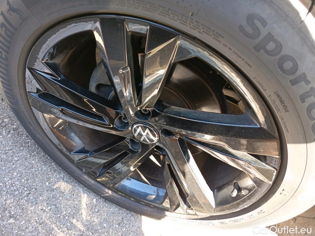  Volkswagen  Tiguan VOLKSWAGEN  / 2020 / 5P / todoterreno R-Line 2.0 TDI 110kW (150CV) DSG #23