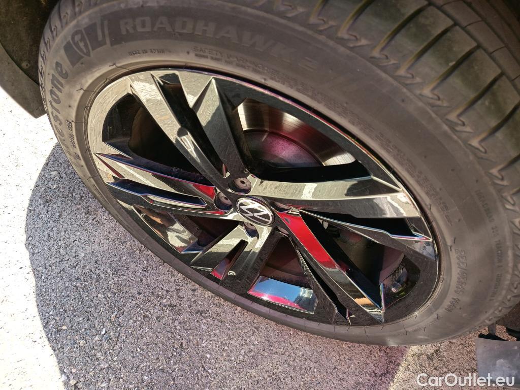  Volkswagen  Tiguan VOLKSWAGEN  / 2020 / 5P / todoterreno R-Line 2.0 TDI 110kW (150CV) DSG #21