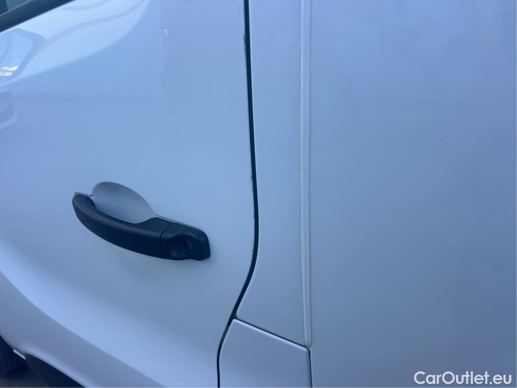  Nissan  NV300 NISSAN  / 2016 / 4P / combi Combi 6 2.0dCi 88kW L1H1 1T OPTIMA #29