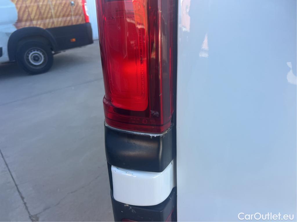  Nissan  NV300 NISSAN  / 2016 / 4P / combi Combi 6 2.0dCi 88kW L1H1 1T OPTIMA #4