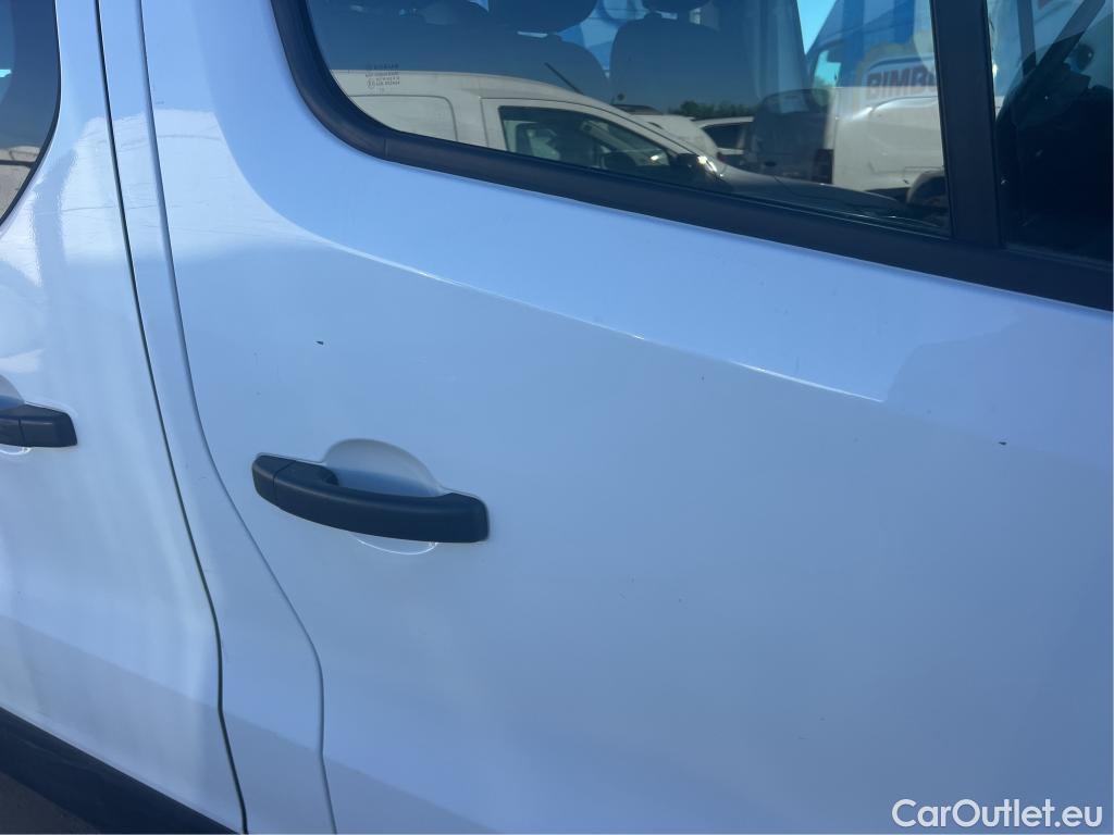  Nissan  NV300 NISSAN  / 2016 / 4P / combi Combi 6 2.0dCi 88kW L1H1 1T OPTIMA #26