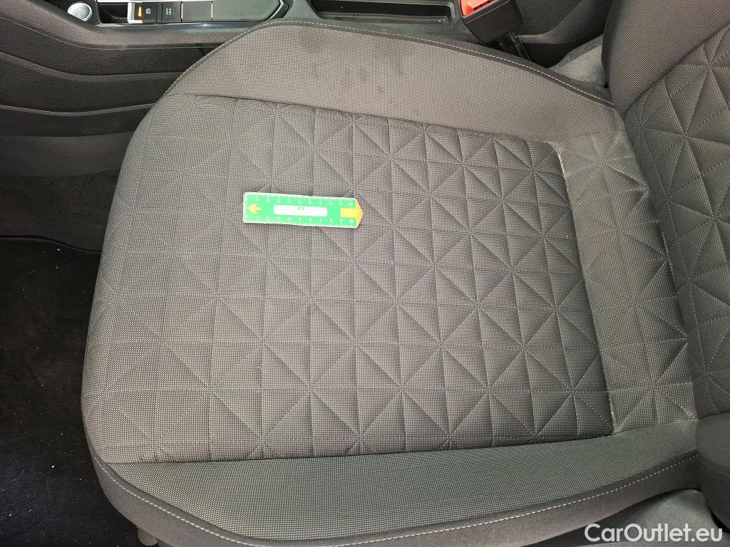  Volkswagen  Tiguan VOLKSWAGEN  / 2020 / 5P / SUV 2.0 TDI 150 DSG7 LIFE PLUS #26