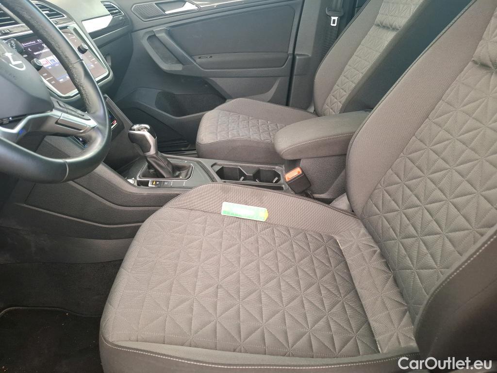  Volkswagen  Tiguan VOLKSWAGEN  / 2020 / 5P / SUV 2.0 TDI 150 DSG7 LIFE PLUS #25