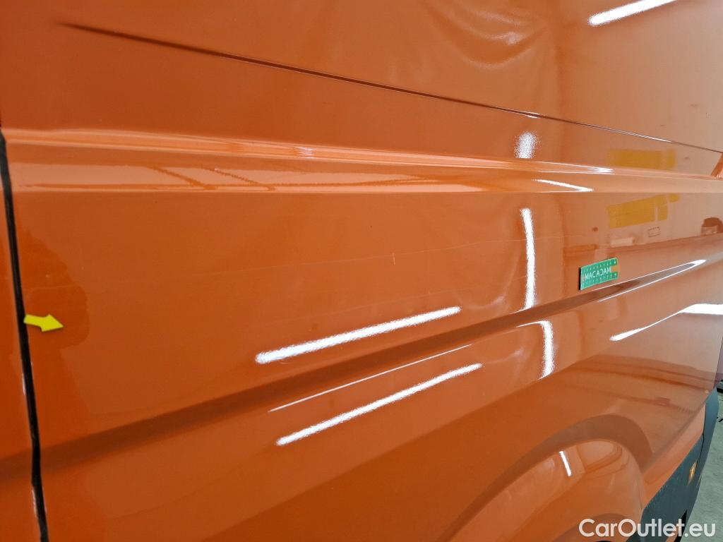  Volkswagen  Crafter VOLKSWAGEN  / 2017 / 4P / Fourgon tôlé 2.0 TDI 177 35 L3H3 BVA8 Business Line #18