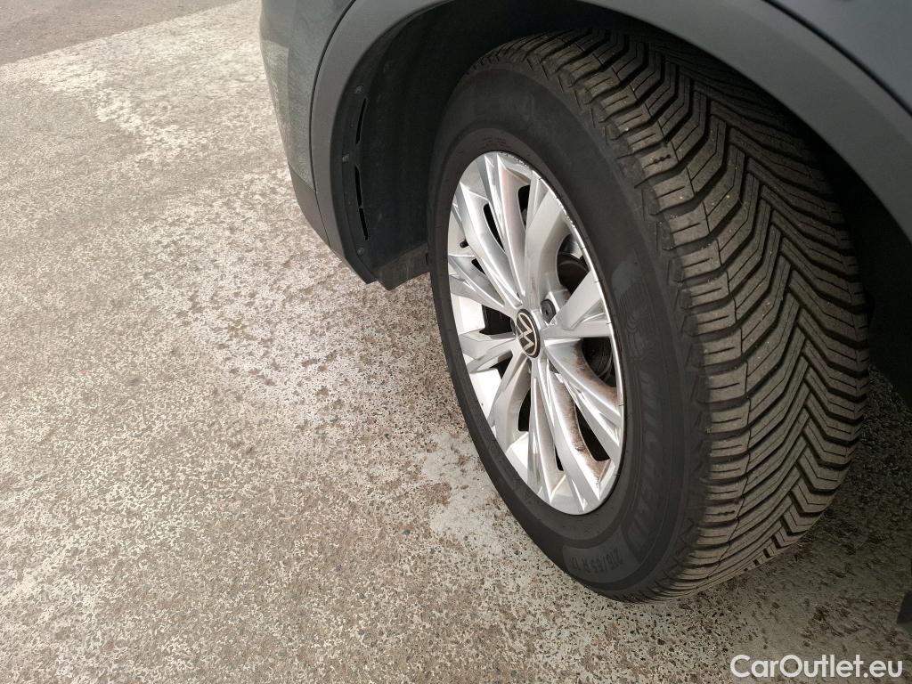  Volkswagen  Tiguan VOLKSWAGEN  / 2020 / 5P / SUV 1.5 TSI 150 DSG7 LIFE BUSI #82
