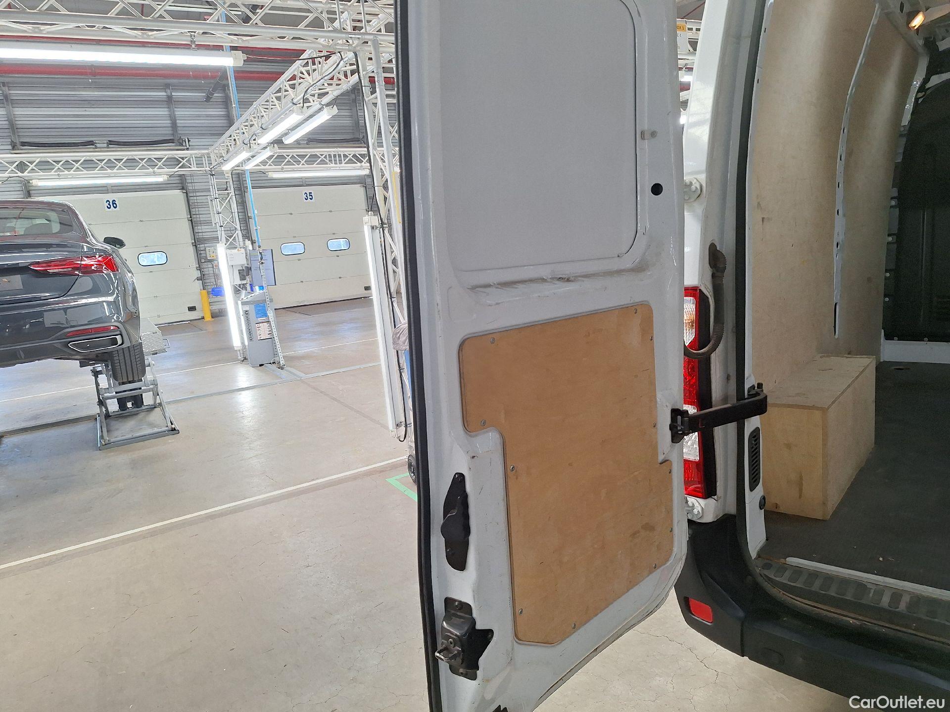  Renault  Master Renault Trucks, _ '19, Mast.150 35 FG L2H2 Red Edit. #17