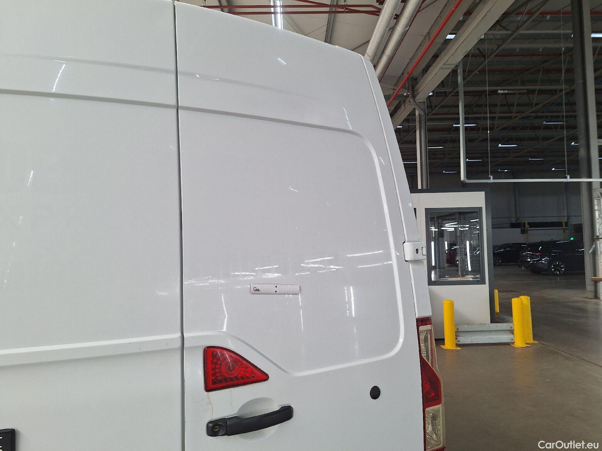  Renault  Master Renault Trucks, _ '19, Mast.150 35 FG L2H2 Red Edit. #21